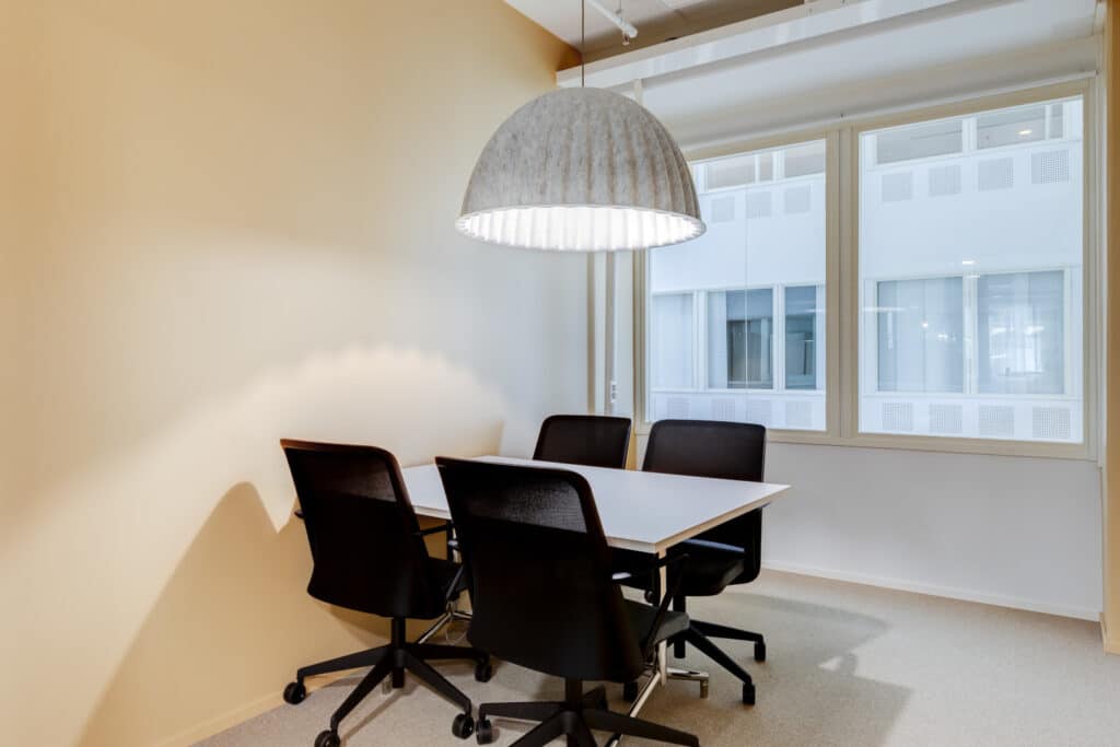Vuokrattavat toimitilat Helsinki Mansku 105 Neuvotteluhuone