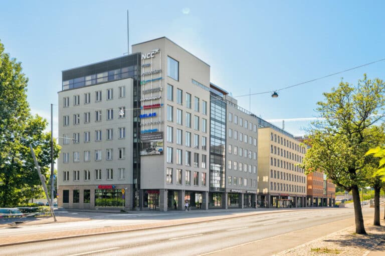 Mannerheimintie 105 kiinteistön julkisivu