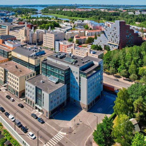 Mannerheimintie 105 ilmakuvassa siirtolapuutarhan yltä.